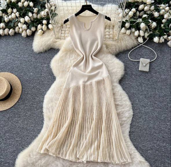 Foamlina sleeveless small U neck dress