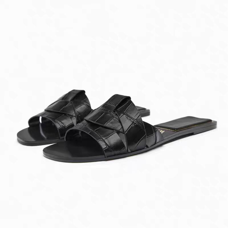 Braided foot strap shoes