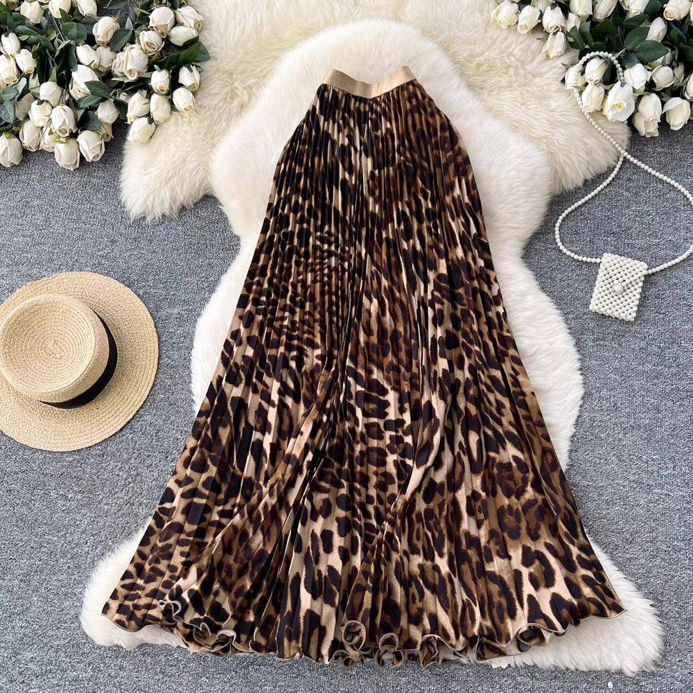 Leopard print pleated maxi skirt