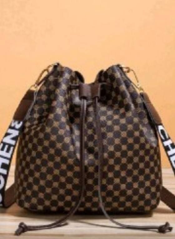 Chen & Uchune mini geometric pattern bucket bag