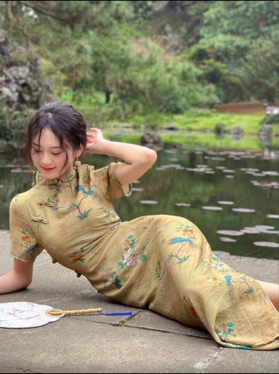 Vintage yellow floral cheongsam (qipao) dress with a mandarin collar