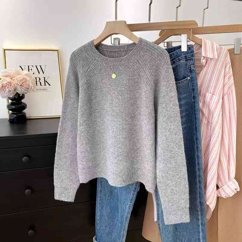 Classic gray -colored raglan sweater