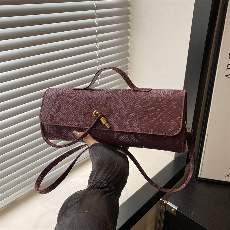 Elegant rectangular baguette clutch bag