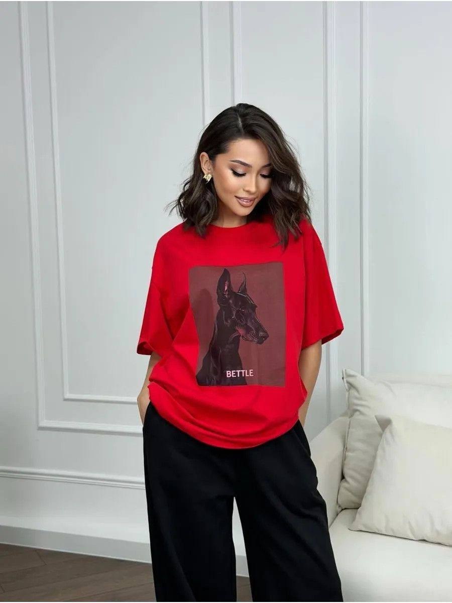 Women's oversized graphic red t-shirt