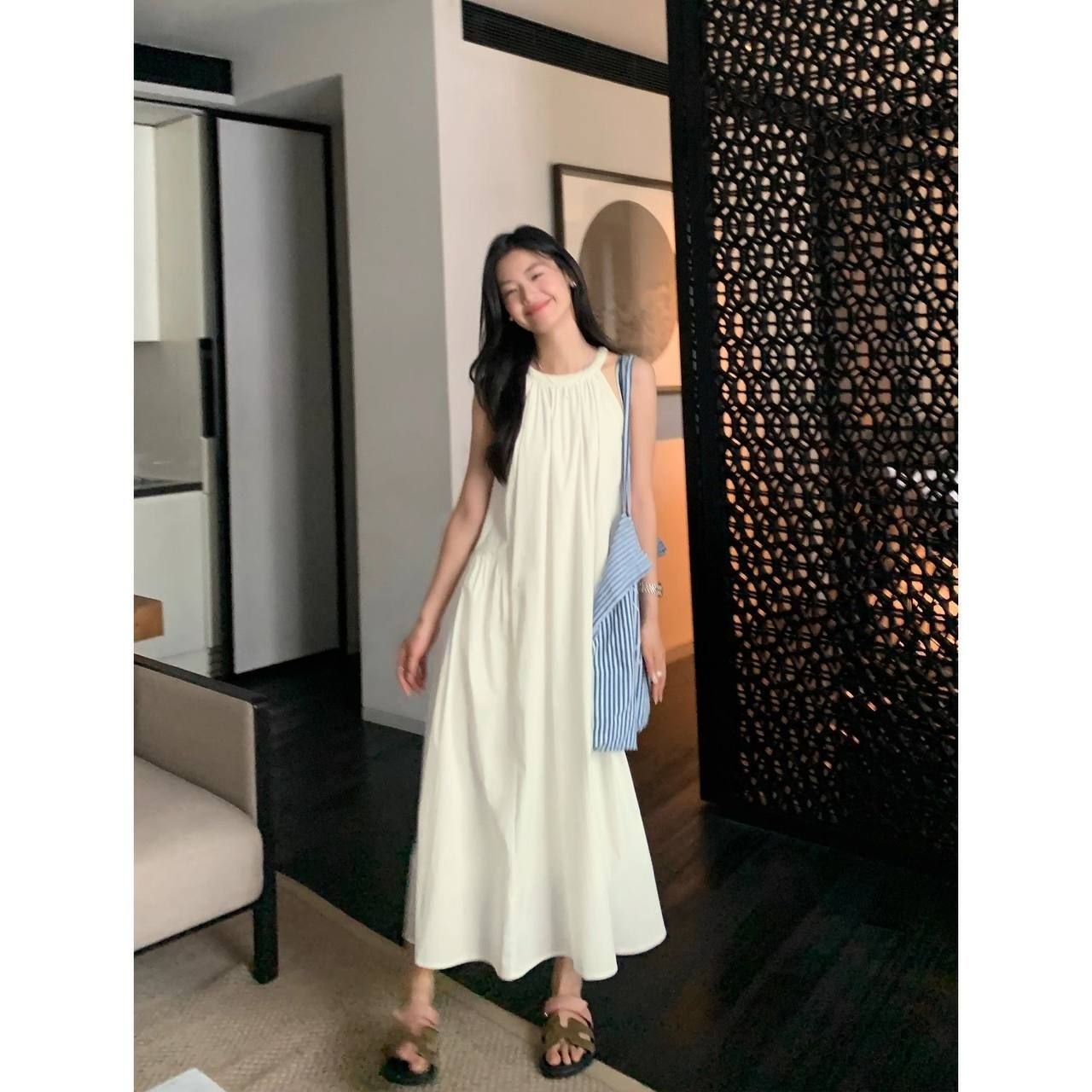 Sleeveless halter-neck midi dress
