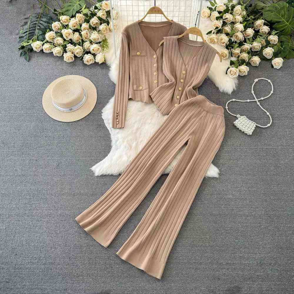 Elegant three-piece ribbed knit lounger set