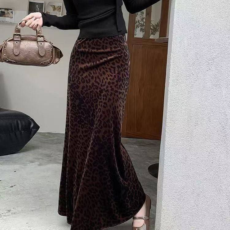 Long brown leopard-print velvet skirt