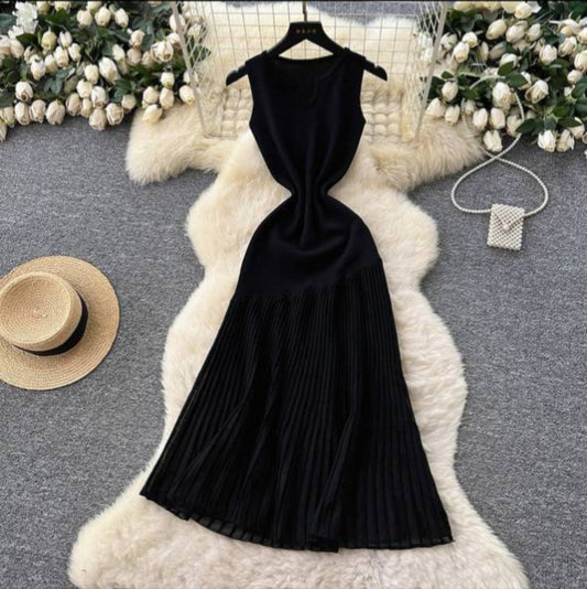 Foamlina sleeveless small U neck dress