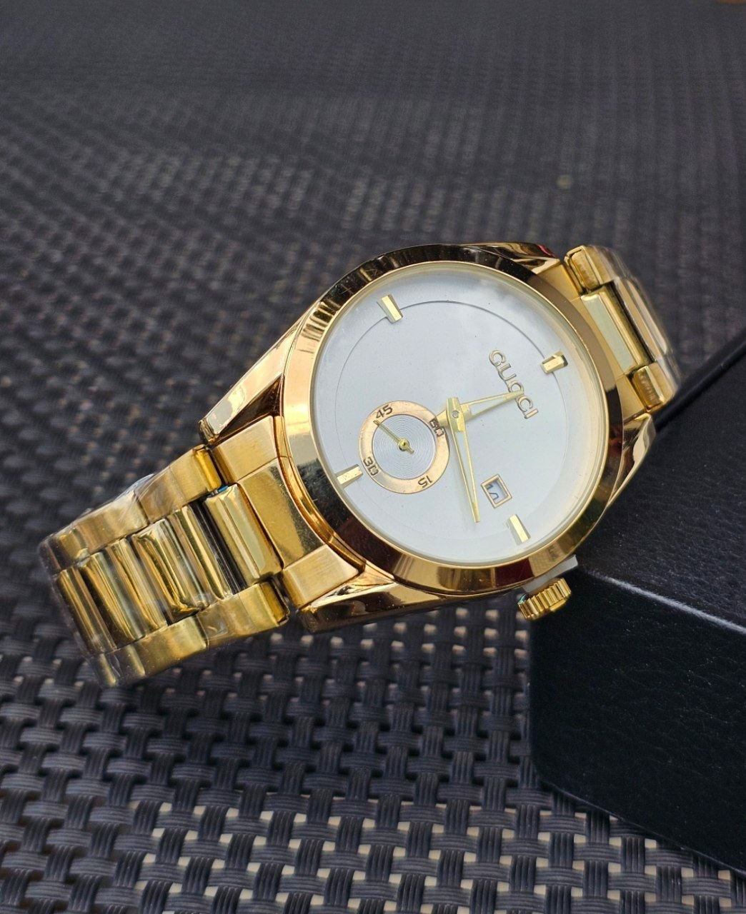 Luxury that looks premium on the wrist Gold and black designs watch