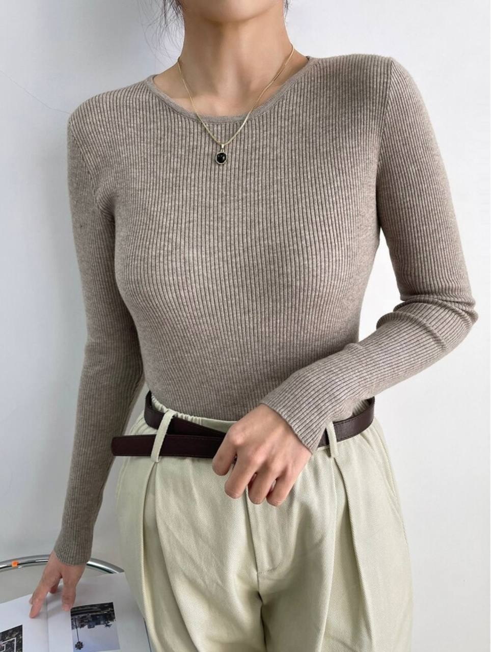 Slim-fit ribbed knit sweater