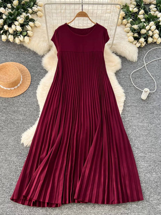 Elegant, loose-fit maxi or midi dress