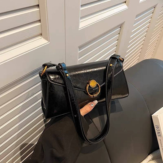 Retro inspired ring decor baguette shoulder bag