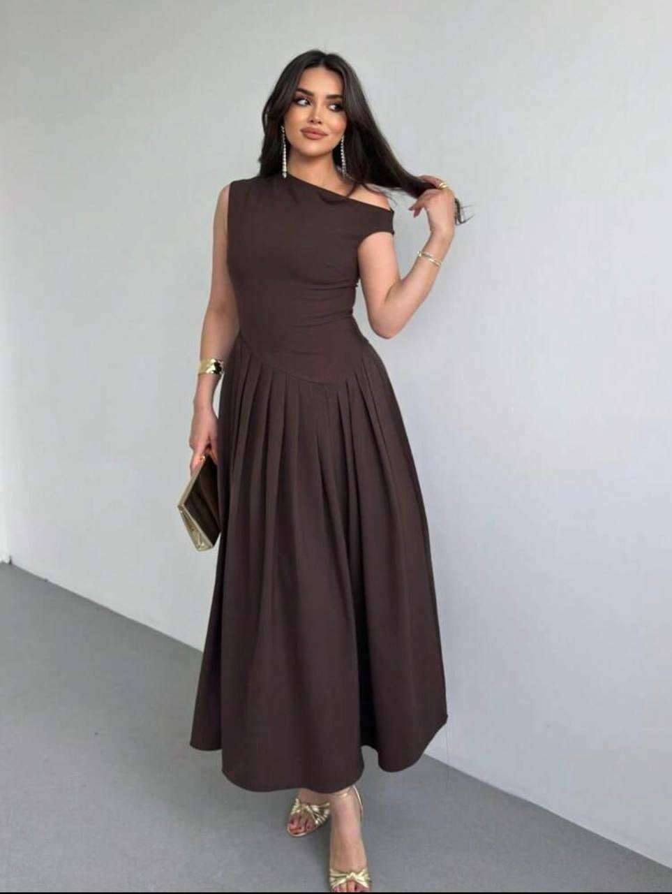 Asymmetrical off-the-shoulder pleated maxi dress
