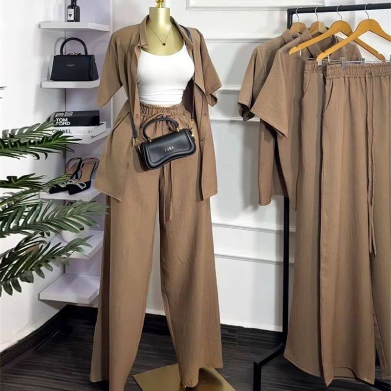 Casual women's brown two piece set featuring a short-sleeve