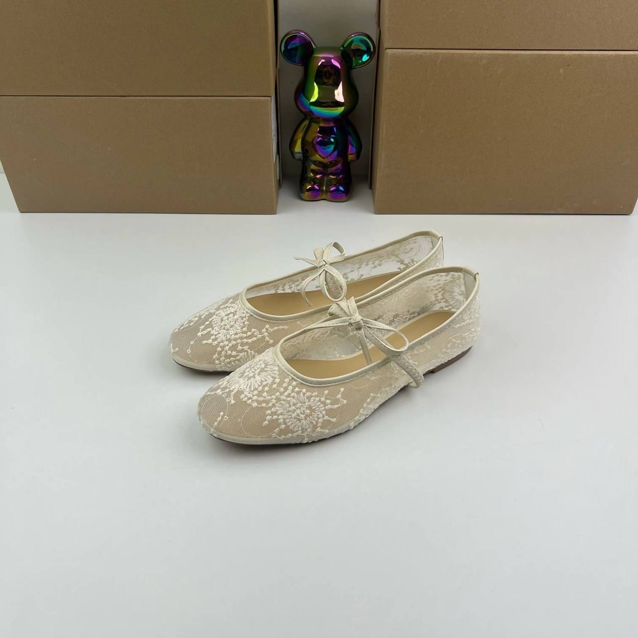 Elegant mesh ballet flats