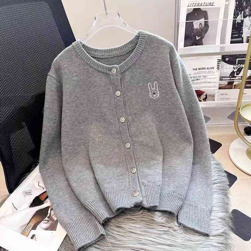 Women's grey long-sleeved knitted cardigan