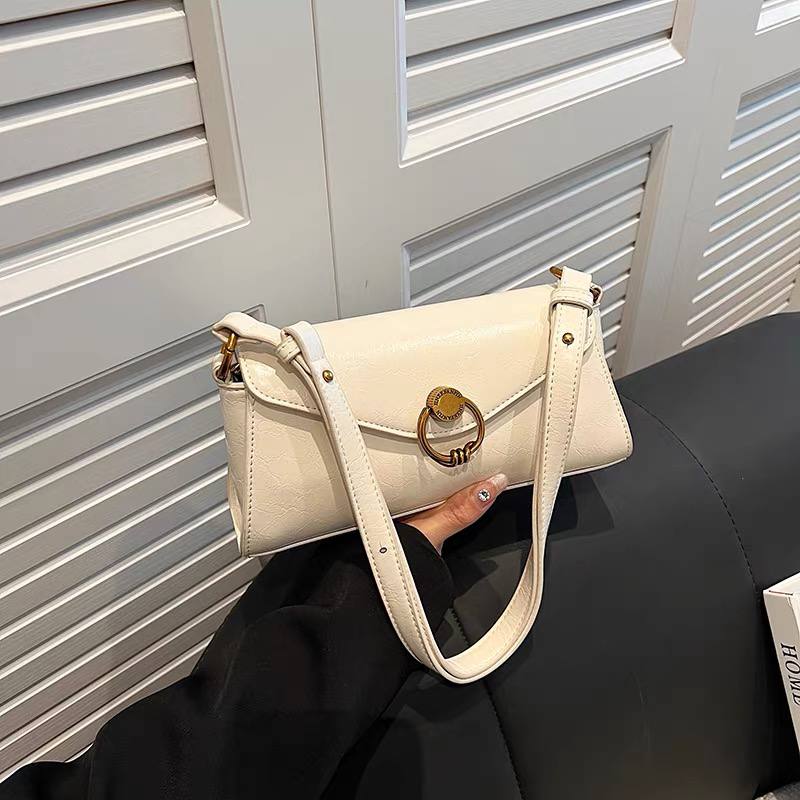 Retro Ring Decor Shoulder Bag