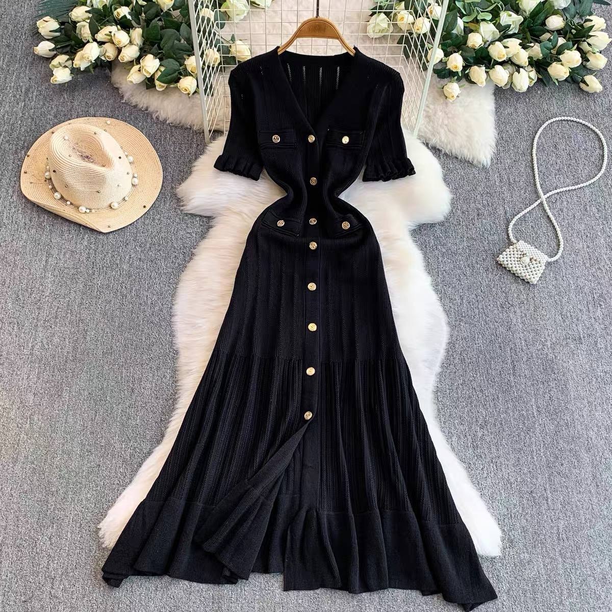 Elegant black short sleeve knitted midi dress