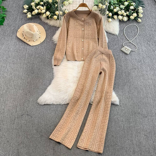 Stylish two-piece set features a long-sleeved