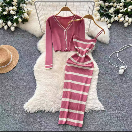 Knit two-piece set consisting of a pink cardigan with white trim