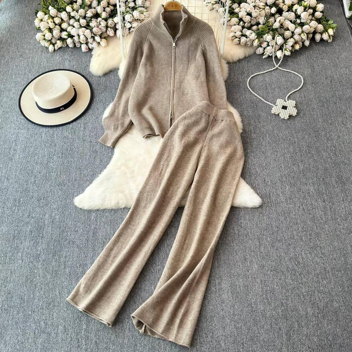 Minmoor Casual Knits HW-ZZ 0026 set features a beige ribbed zip-up sweater and matching wide-leg trousers