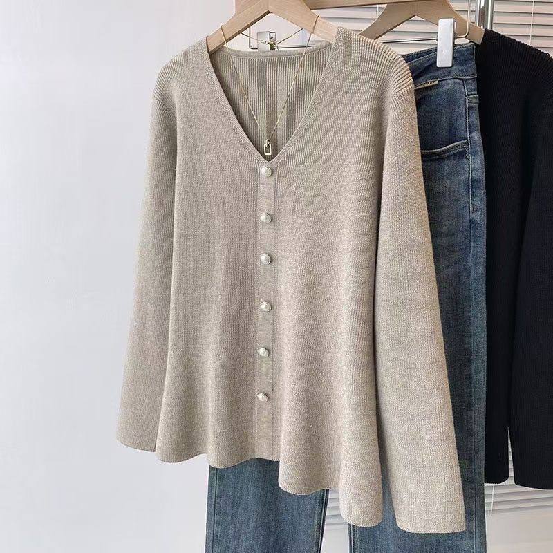 Women's V-neck rib-knit cardigan