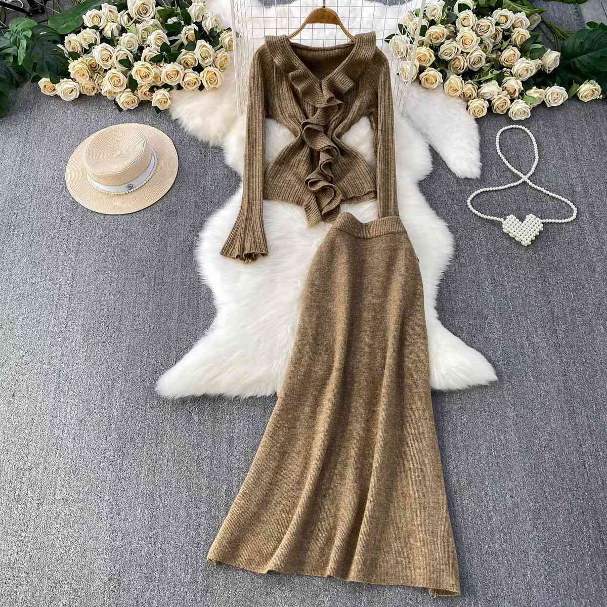 Elegant two-piece brown knit set