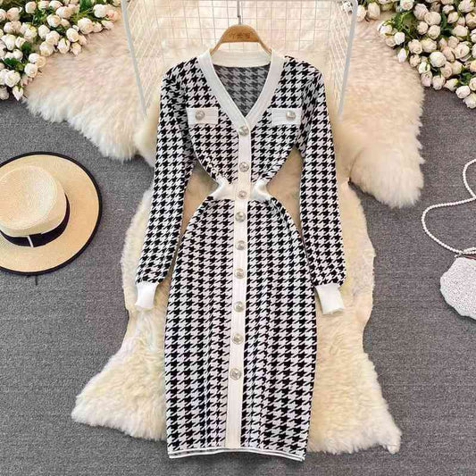 Elegant black and white houndstooth knit midi dress