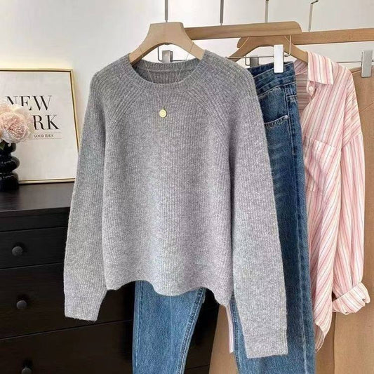 Curated casual autumn capsule outfit